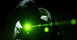 Pilotes aveuglés par un pointeur laser vert